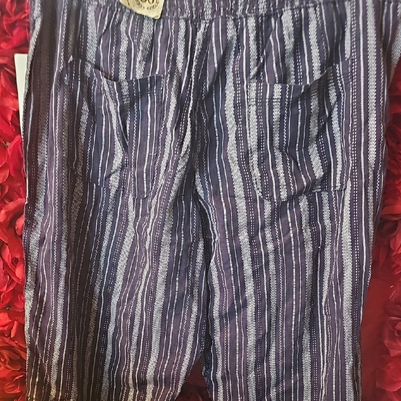 SO NWT Women's Blue and White Pants with Relaxed Fit Size Large - Picture 10 of 10